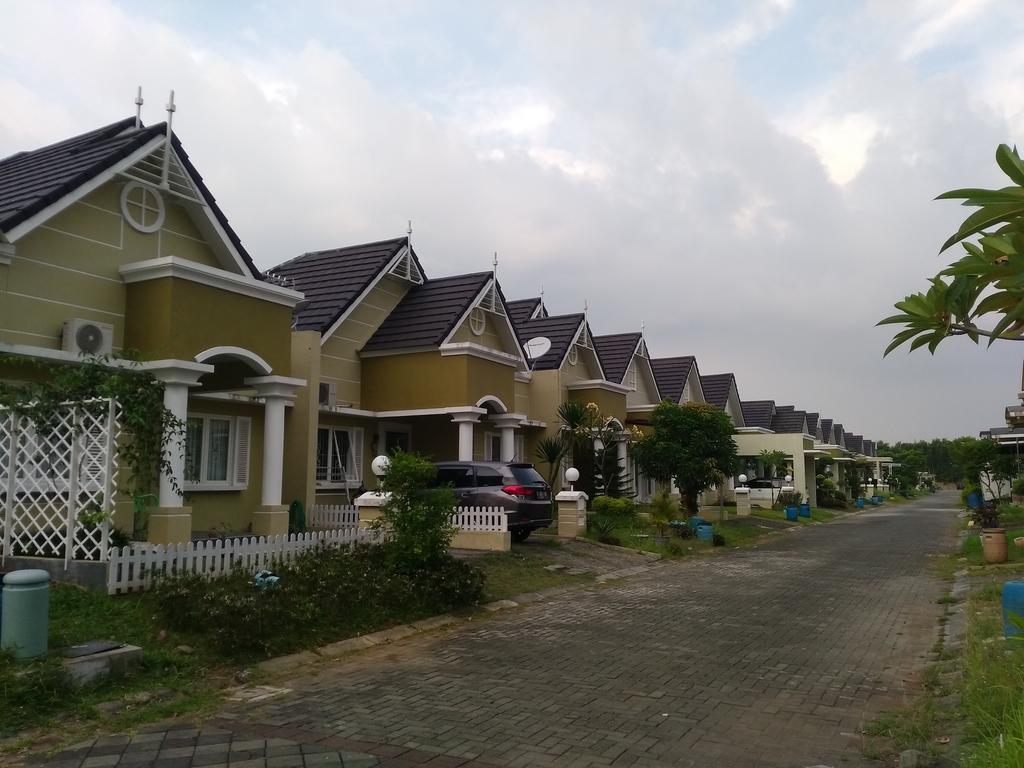 Jasmine Park Guest House Semarang Exteriör bild